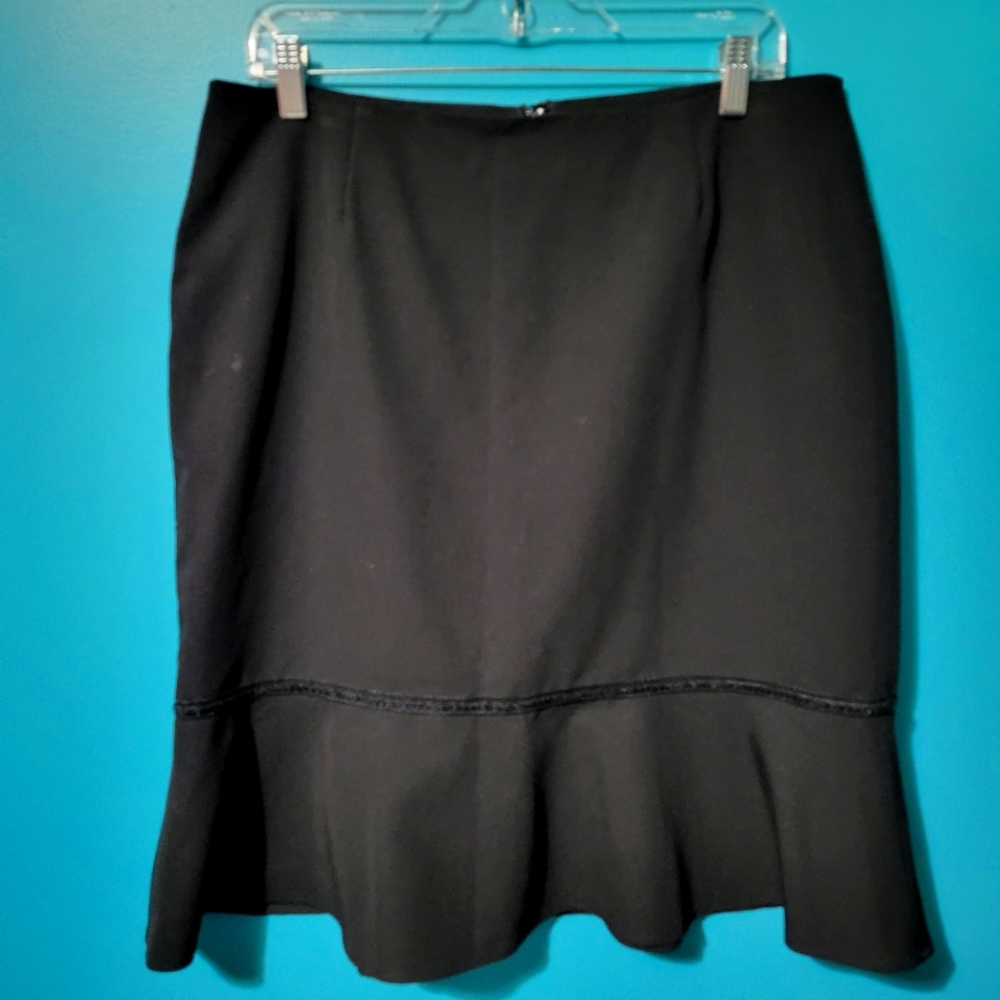 🏷1/$15, 2/$20, 3/$27 Reitmans skirt